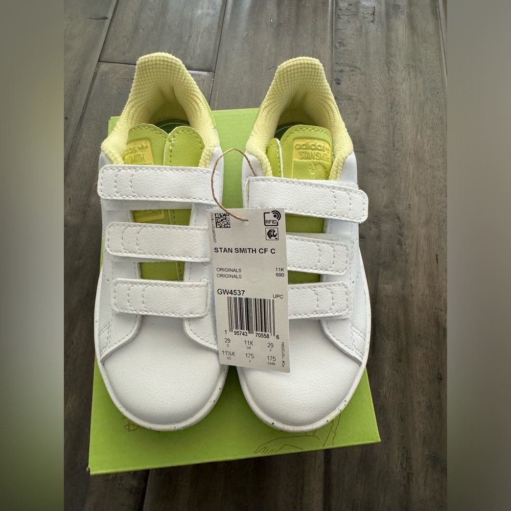 NEW Girl’s Adidas Stan Smith TIANA in size 11.5
